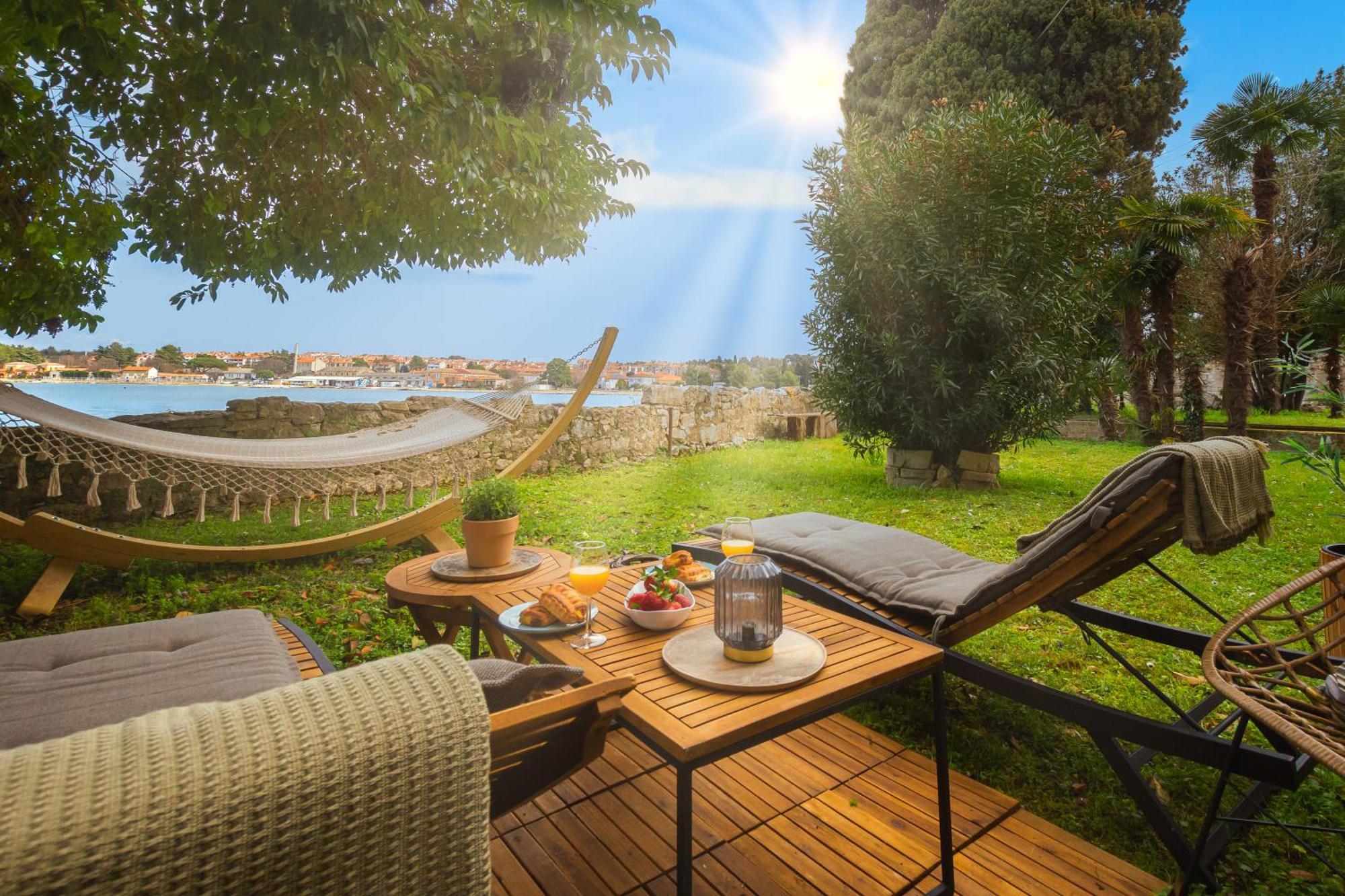 Exclusive Seafront Bacchus Apartman *